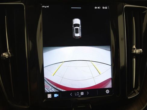 Used 2022 Volvo XC60 B5 Momentum image 9