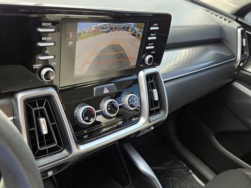 Used 2023 Kia Sorento LX image 22