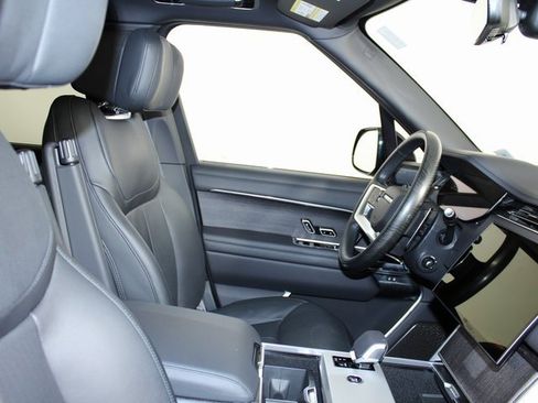 Used 2025 Land Rover Range Rover Autobiography image 32