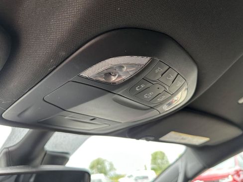 Used 2025 Chrysler Pacifica Select FWD image 34