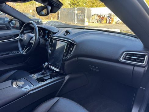 Used 2018 Maserati Ghibli RWD image 32