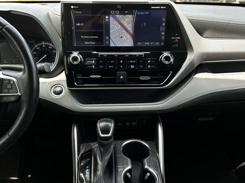 Used 2020 Toyota Highlander Platinum AWD/4WD image 18