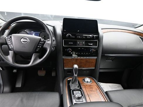 Used 2024 Nissan Armada SL image 10