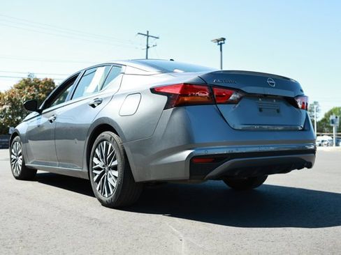 Used 2024 Nissan Altima 2.5 SV image 8