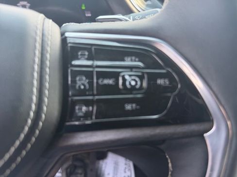 Used 2022 Jeep Grand Cherokee Overland AWD/4WD image 24