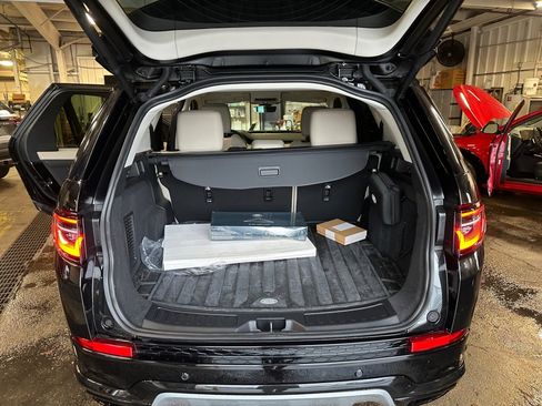 Used 2024 Land Rover Discovery Sport S image 16