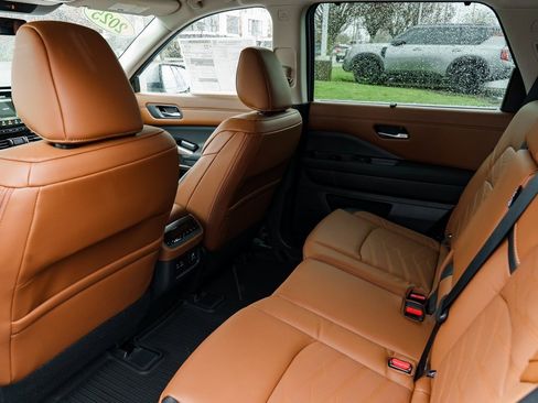 New 2025 Nissan Pathfinder Platinum image 27
