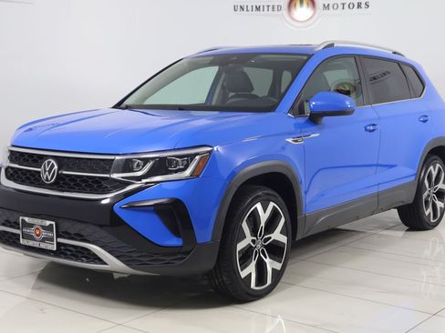 Used 2022 Volkswagen Taos SEL w/ Panoramic Sunroof Package AWD/4WD image 5