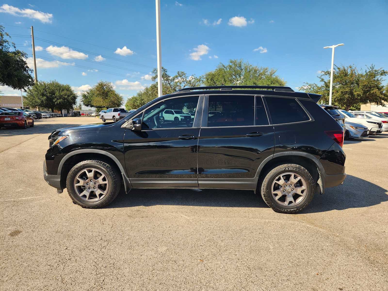 Used 2023 Honda Passport TrailSport image 4
