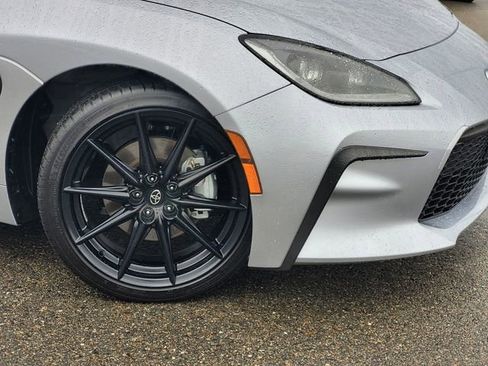 Used 2025 Toyota GR86 Premium w/ ALL Weather Mat Package (TMS) RWD image 9