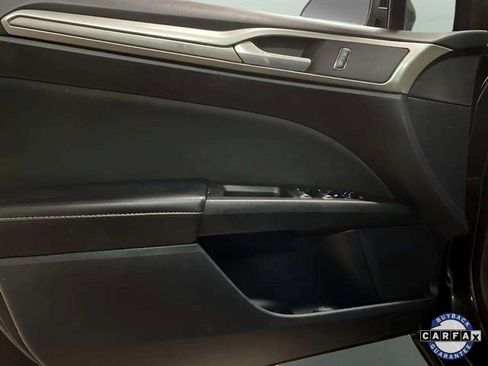 Used 2019 Ford Fusion SE image 13