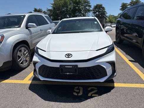 Used 2026 Toyota Camry SE w/ Convenience Package FWD image 4