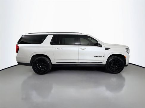 Used 2022 GMC Yukon XL Denali AWD/4WD image 4