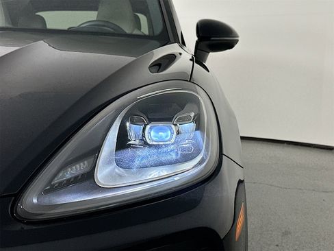 Certified 2023 Porsche Cayenne image 15
