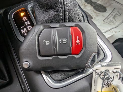 Used 2024 Jeep Wrangler Unlimited Sport AWD/4WD image 24