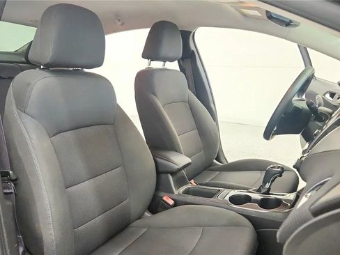Used 2017 Chevrolet Cruze LT w/ Convenience Package FWD image 29