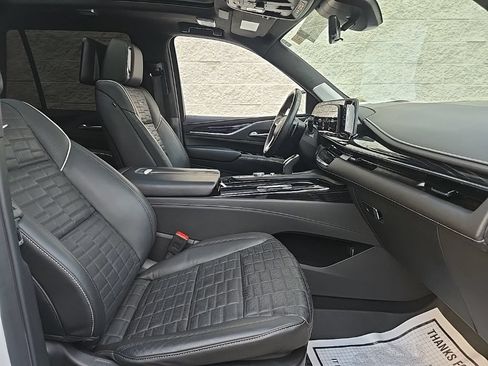 Certified 2024 Cadillac Escalade V w/ LPO, ONYX Package AWD/4WD image 21