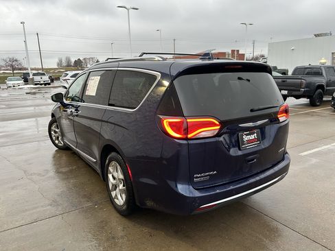 Used 2018 Chrysler Pacifica Limited image 4
