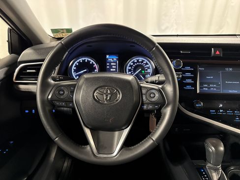 Used 2018 Toyota Camry SE FWD image 23