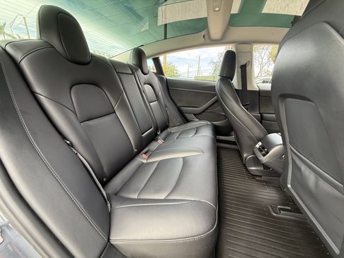 Used 2023 Tesla Model 3 Standard Range image 13