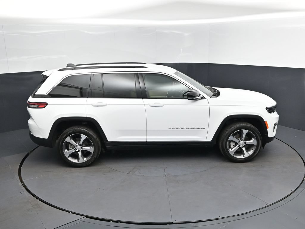Used 2025 Jeep Grand Cherokee Limited RWD image 35