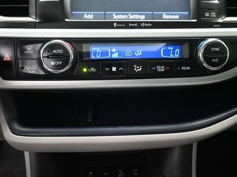 Used 2018 Toyota Highlander XLE AWD/4WD image 22