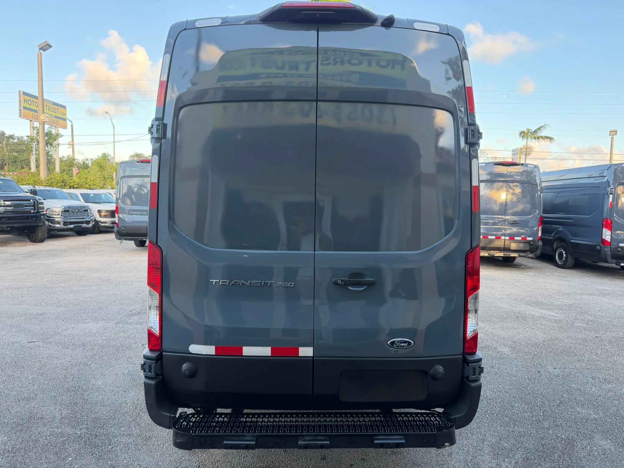 Used 2020 Ford Transit 250 148 High Roof Extended RWD image 4