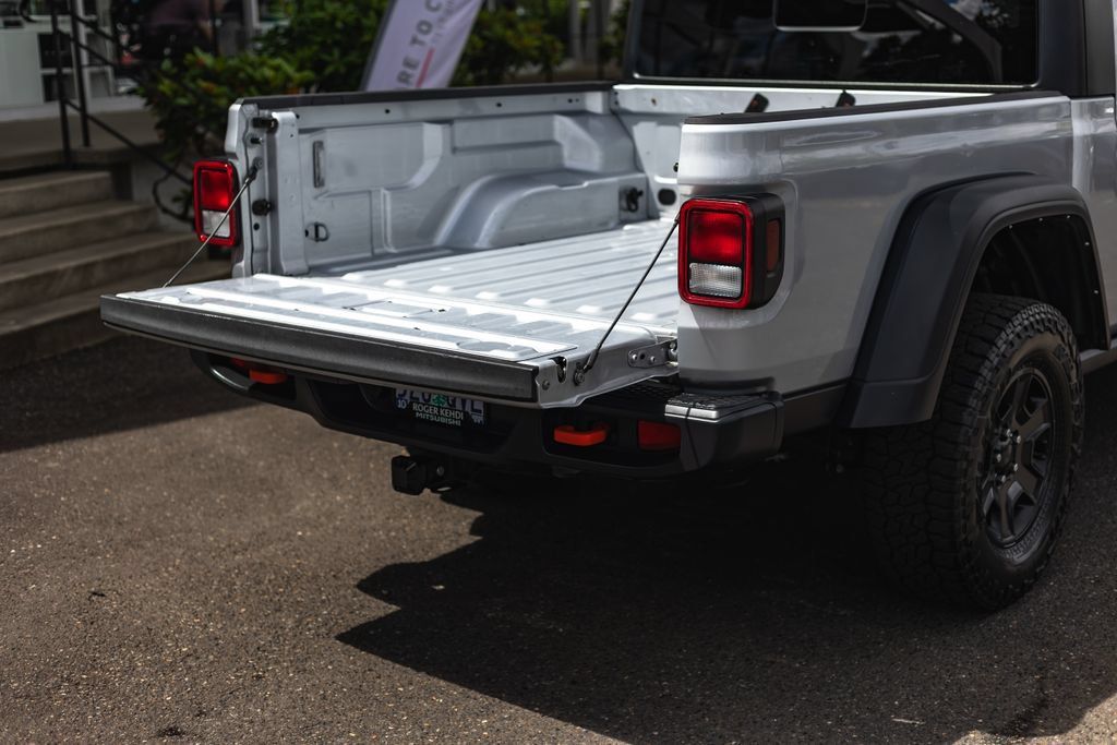 Used 2022 Jeep Gladiator Mojave w/ Trailer Tow Package AWD/4WD image 8