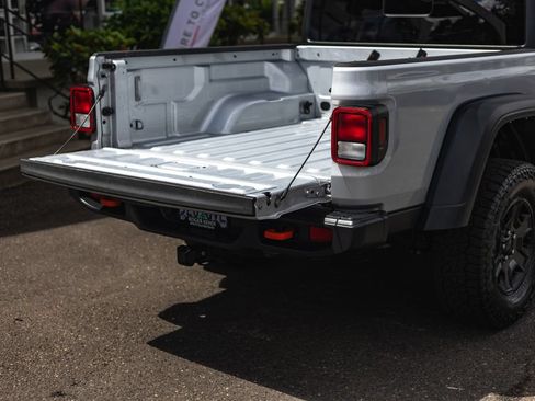 Used 2022 Jeep Gladiator Mojave w/ Trailer Tow Package AWD/4WD image 8
