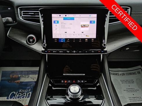 Used 2024 Jeep Wagoneer L Series II w/ Flexible Seating Group image 11