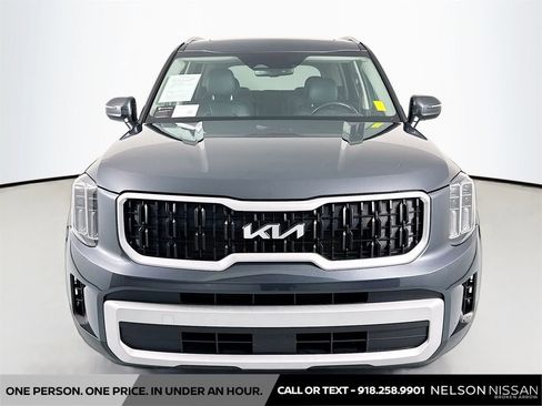 Used 2024 Kia Telluride EX w/ EX Captain's Chair Package FWD image 2