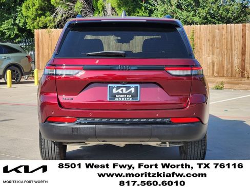Used 2025 Jeep Grand Cherokee Altitude AWD/4WD image 5