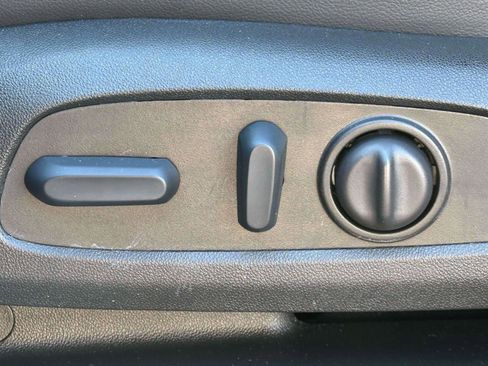 Used 2023 GMC Acadia SLT w/ Elevation Edition image 15