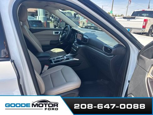 Used 2020 Ford Explorer XLT w/ Equipment Group 202A AWD/4WD image 3