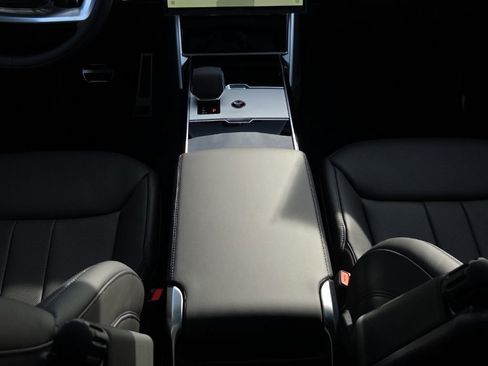 New 2026 Land Rover Range Rover Long Wheelbase SE AWD/4WD image 23