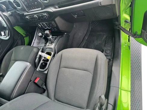 Used 2019 Jeep Wrangler Unlimited Sahara w/ Dual Top Group AWD/4WD image 12