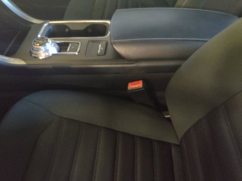 Used 2018 Ford Fusion SE FWD image 26