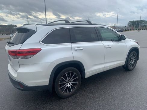 Used 2017 Toyota Highlander SE image 7
