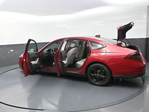 Used 2025 Honda Accord SE image 35