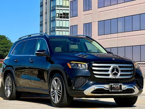 Used 2024 Mercedes-Benz GLS 450 4MATIC image 1