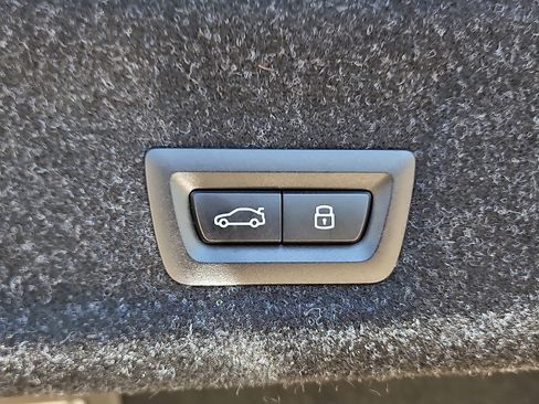 Used 2025 BMW 330i Sedan image 13