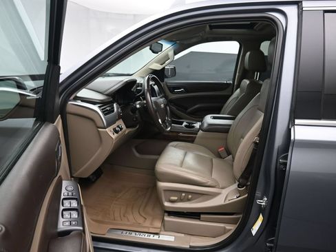 Used 2020 Chevrolet Suburban LT AWD/4WD image 12