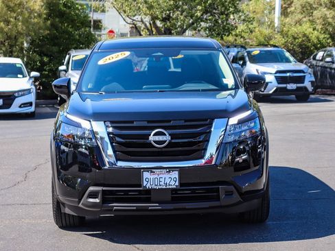 Used 2025 Nissan Pathfinder S FWD image 2