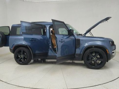 Used 2024 Land Rover Defender 110 SE image 75