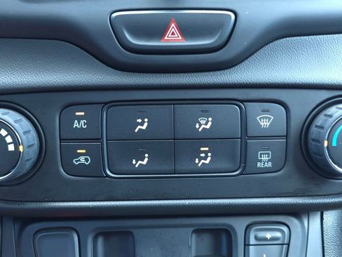 Used 2018 GMC Terrain SLE AWD/4WD image 32
