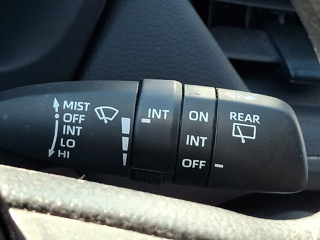 Used 2025 Toyota RAV4 XLE FWD image 24