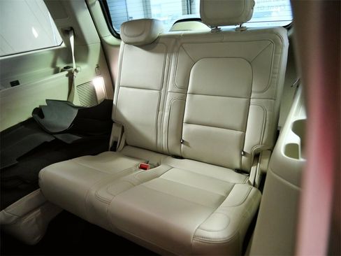 Used 2020 Lincoln Navigator Reserve w/ Luxury Package image 16