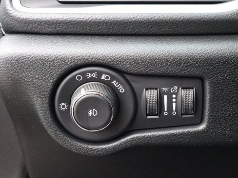 New 2026 Chrysler Pacifica Select image 12