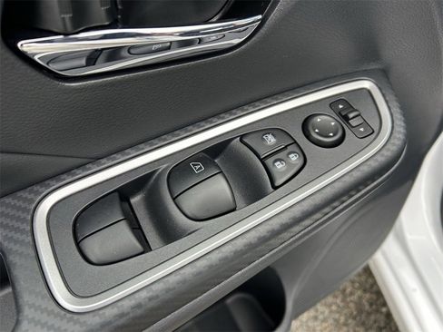 Used 2025 Nissan Versa SR w/ Trunk Package image 24