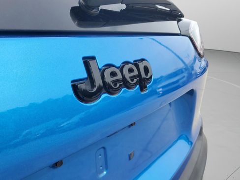 Used 2022 Jeep Cherokee Latitude w/ Sun & Sound Group AWD/4WD image 30